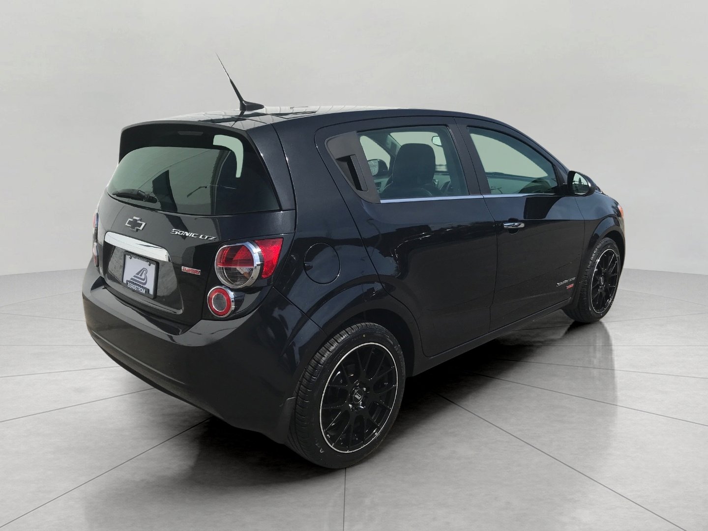 Used 2013 Chevrolet Sonic LTZ FWD image 17