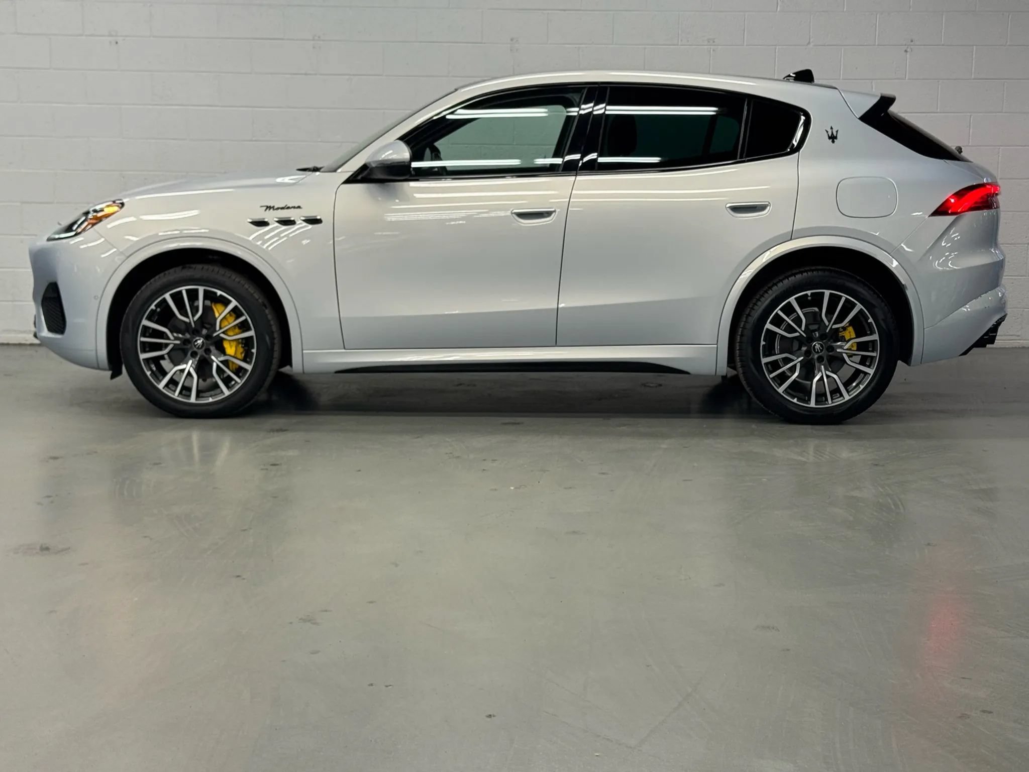 Used 2023 Maserati Grecale Modena AWD/4WD image 2