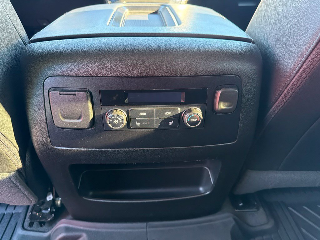 Used 2019 Chevrolet Tahoe LT w/ Luxury Package AWD/4WD image 18