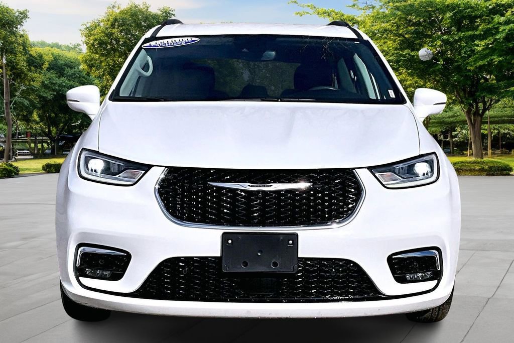 Used 2022 Chrysler Pacifica Touring-L w/ Uconnect Theater Family Group image 3