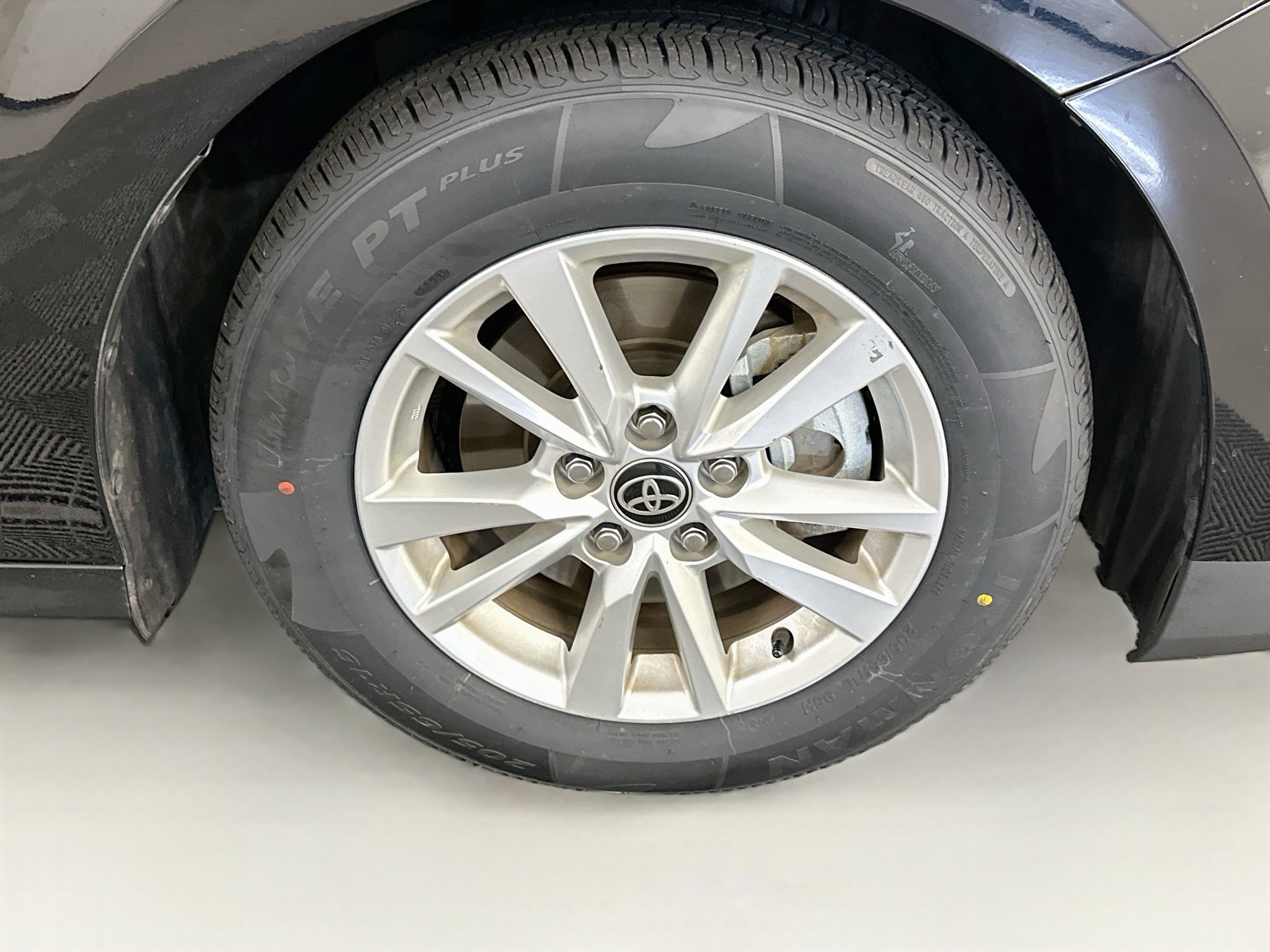 Used 2025 Toyota Camry LE FWD image 11