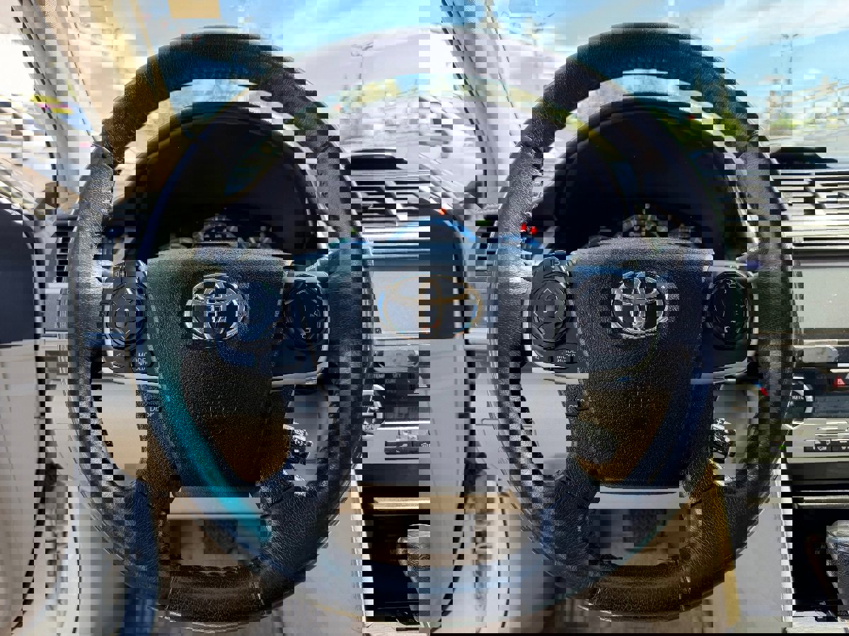 Used 2012 Toyota Camry XLE w/ Leather Pkg image 13