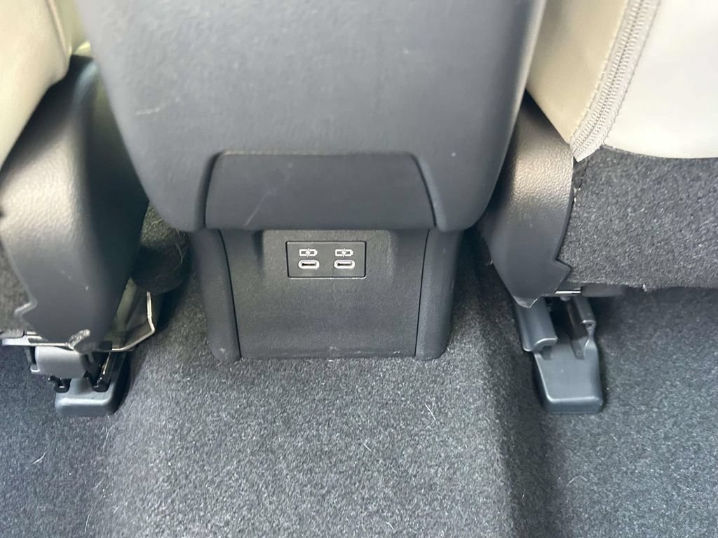 Used 2024 Toyota Prius XLE FWD image 12