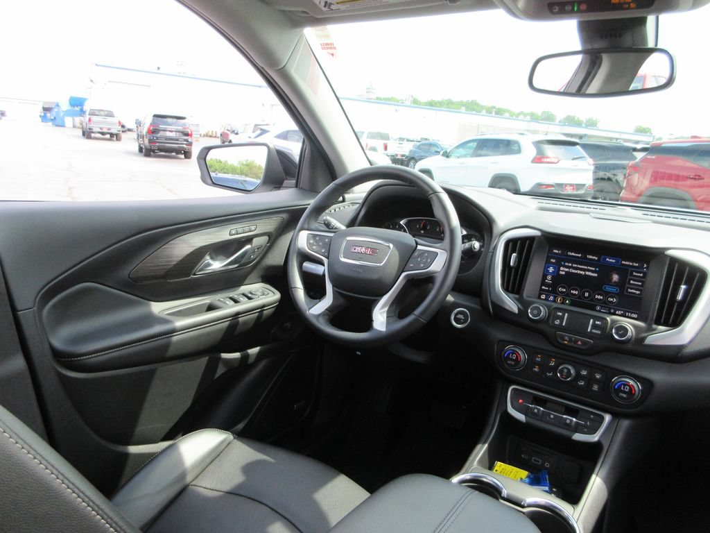 Certified 2024 GMC Terrain SLT w/ Infotainment Package II FWD image 25