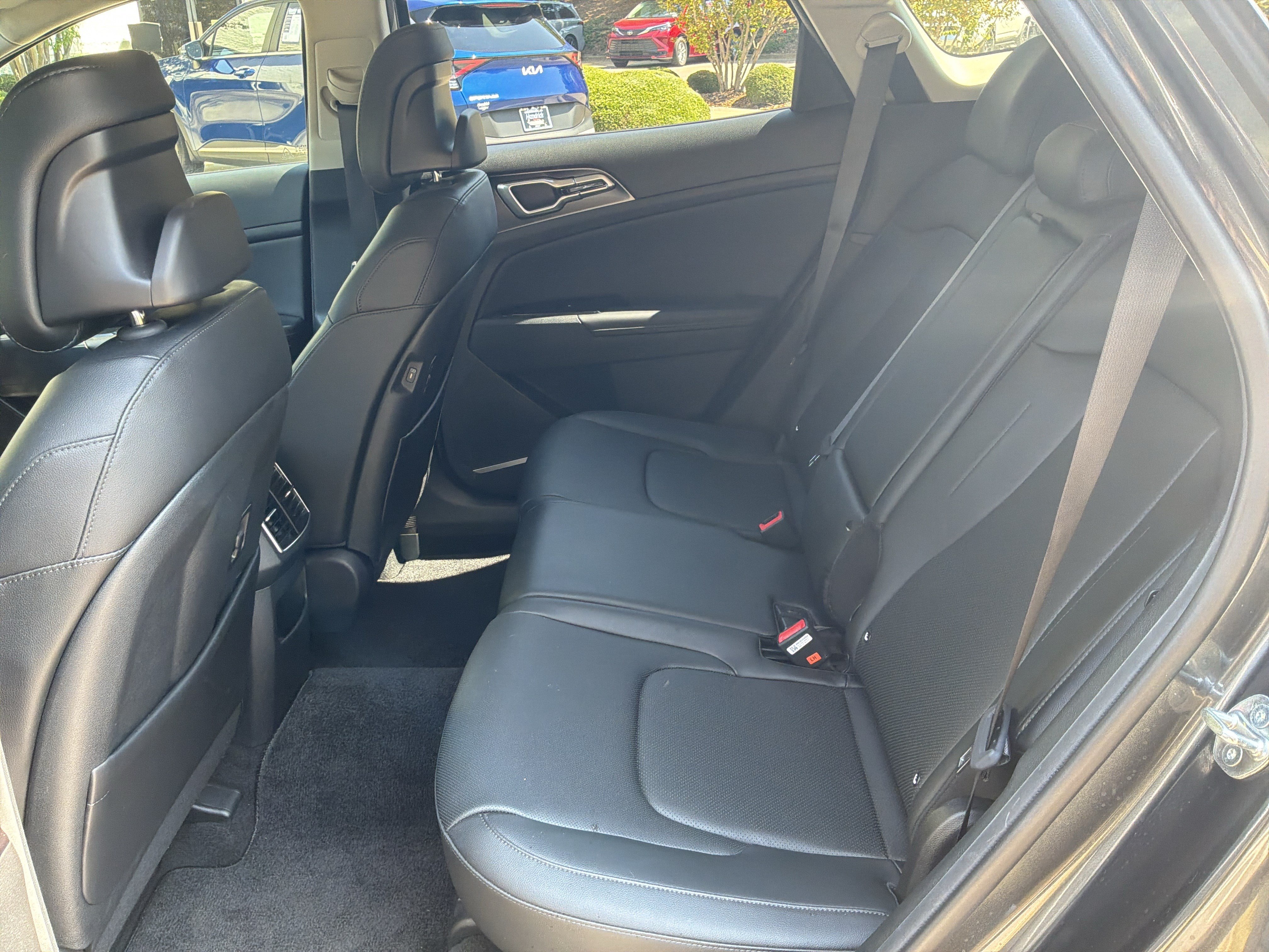 Used 2024 Kia Sportage EX FWD image 30