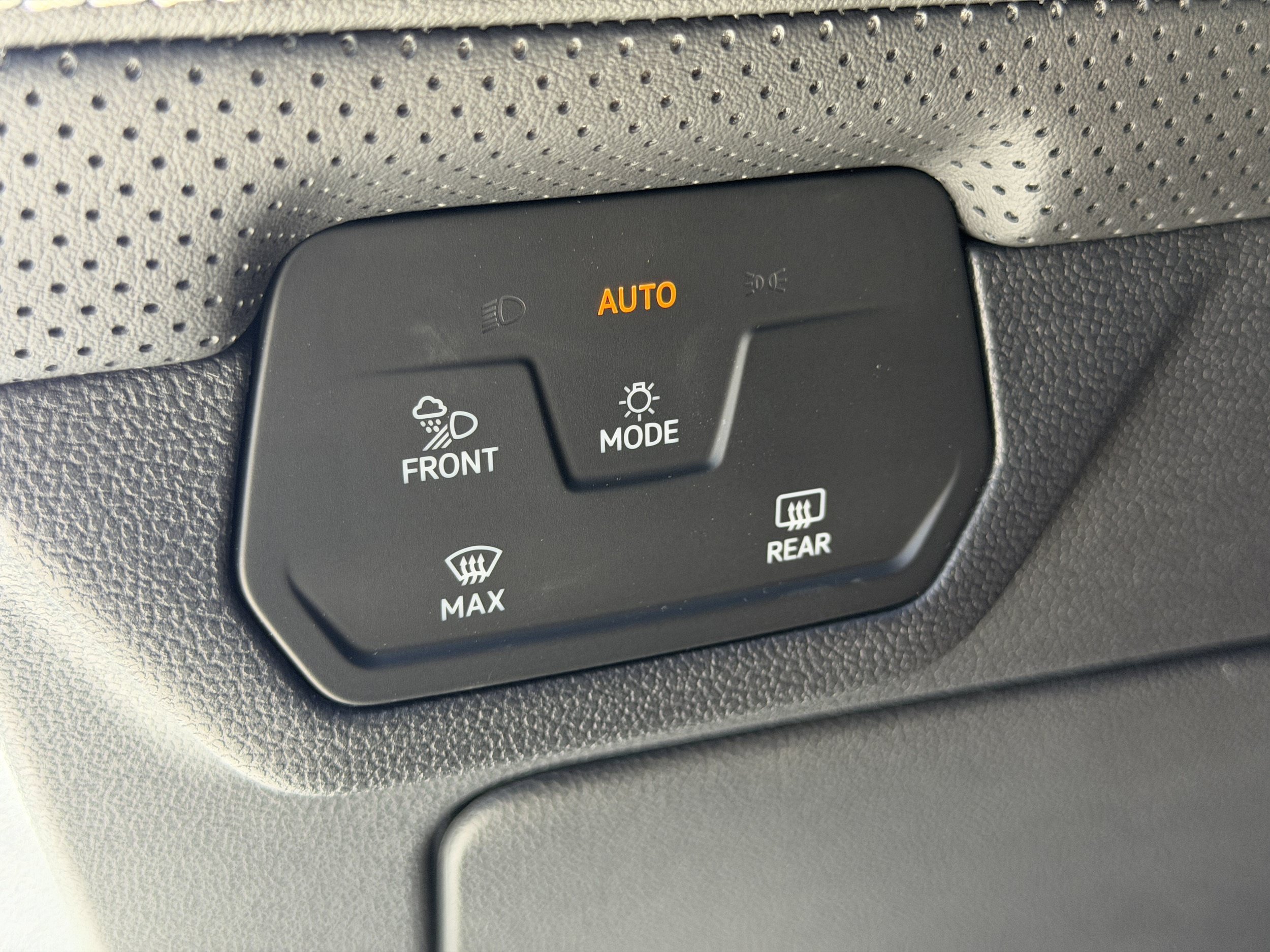 New 2026 Volkswagen Atlas Cross Sport SE FWD image 20