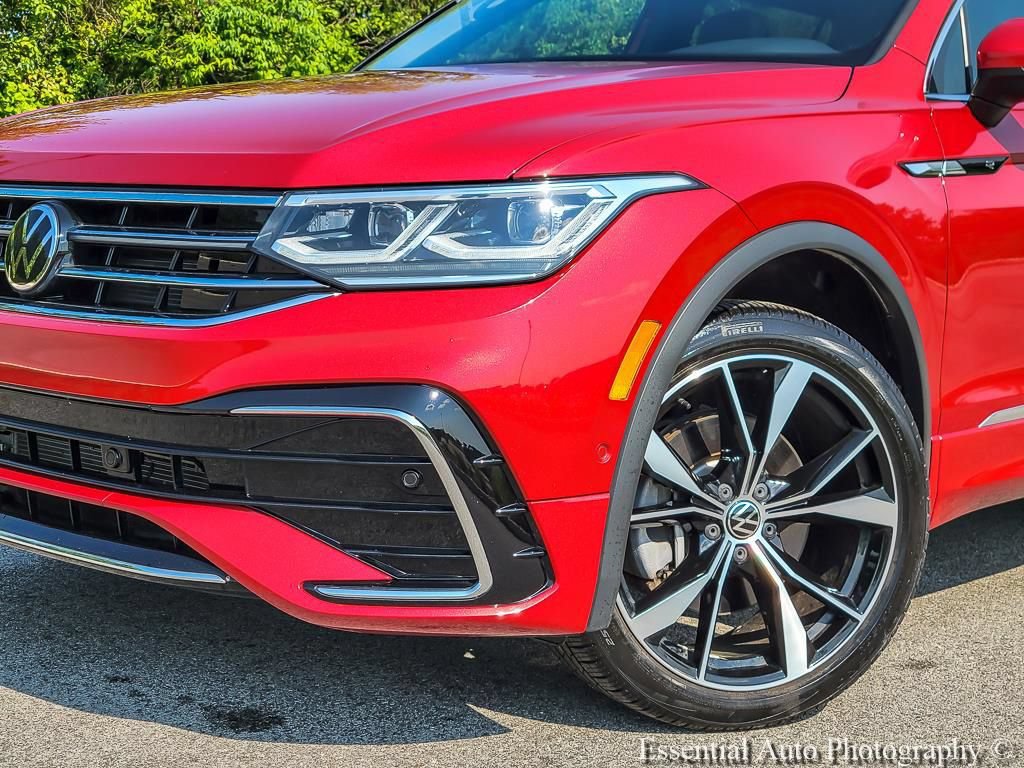 Used 2024 Volkswagen Tiguan SEL R-Line AWD/4WD image 3