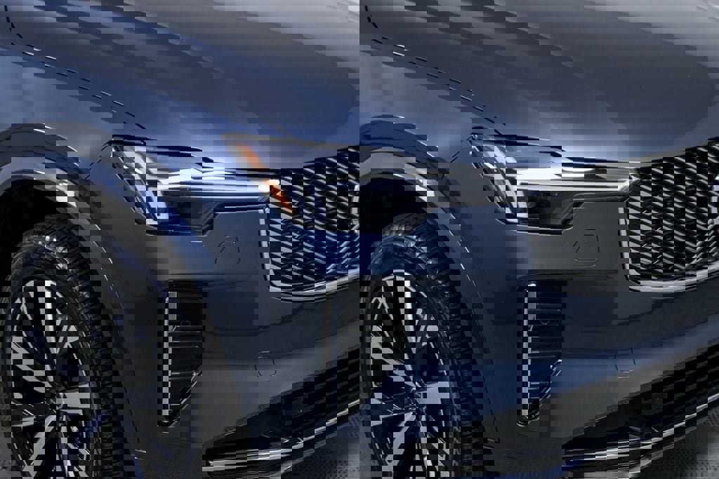 Certified 2025 Volvo XC90 B5 Core w/ Climate Package image 39