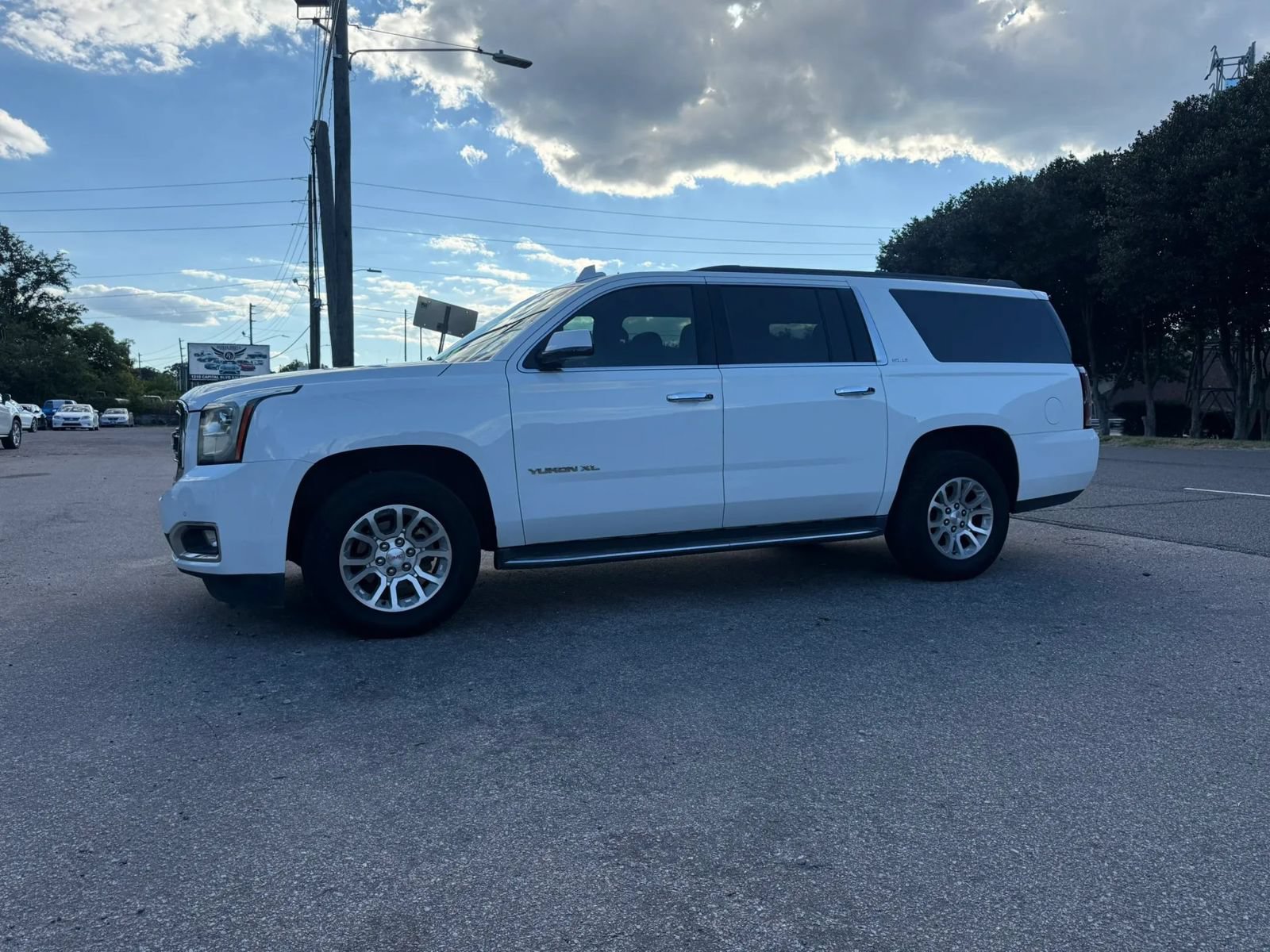 Used 2016 GMC Yukon XL SLE w/ Convenience Package RWD image 4