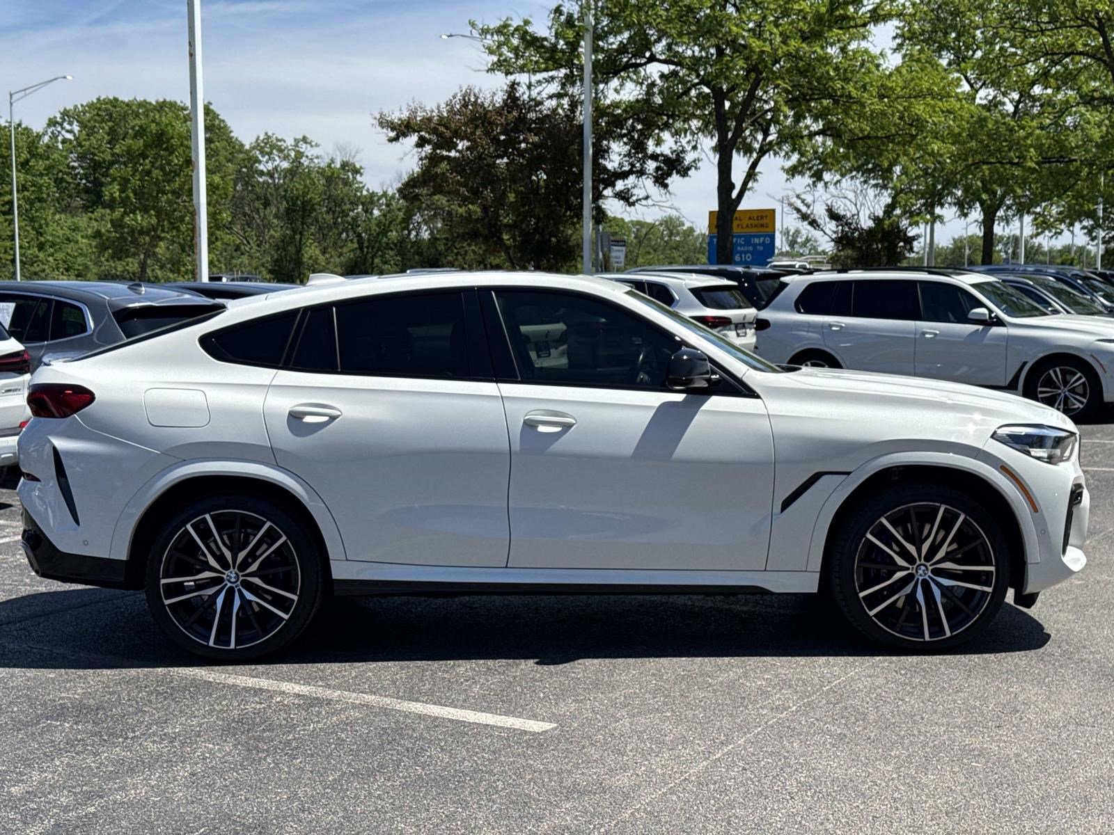 Used 2022 BMW X6 M50i w/ Premium Package AWD/4WD image 4