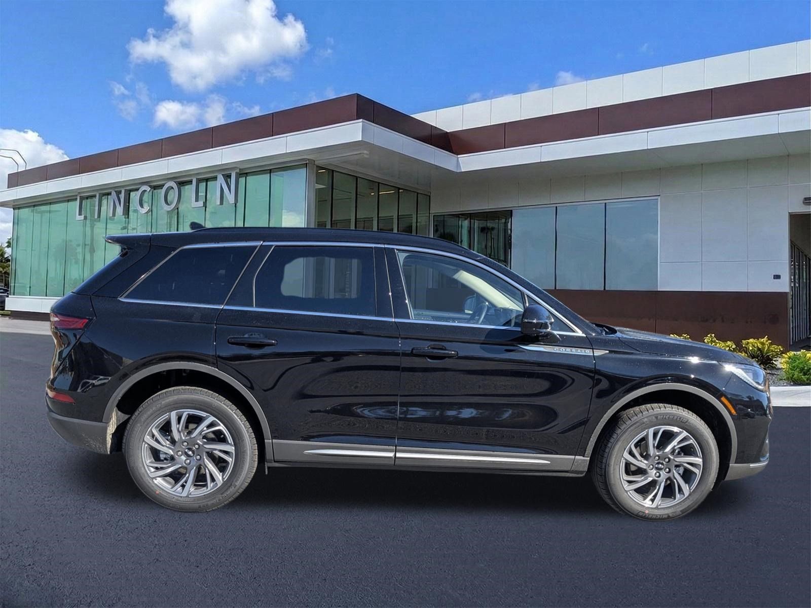 New 2026 Lincoln Corsair Premiere image 4