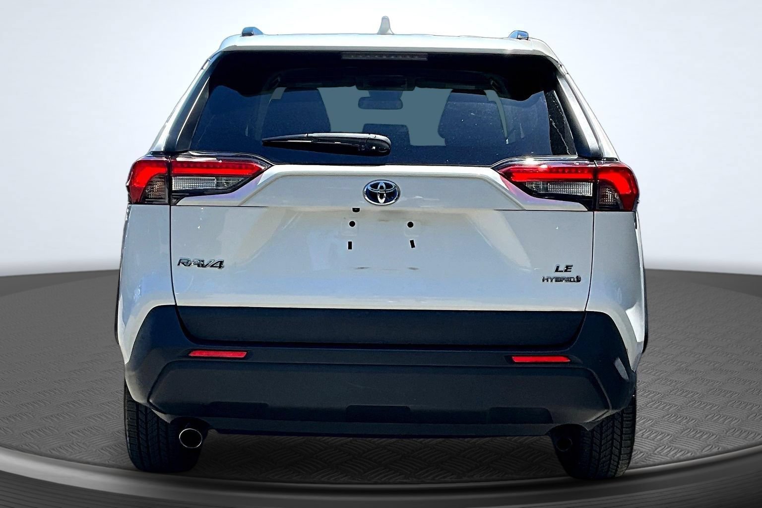 Used 2021 Toyota RAV4 LE AWD/4WD image 6
