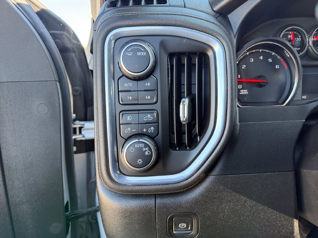 Used 2022 Chevrolet Silverado 1500 LT Trail Boss w/ Bed Protection Package AWD/4WD image 17