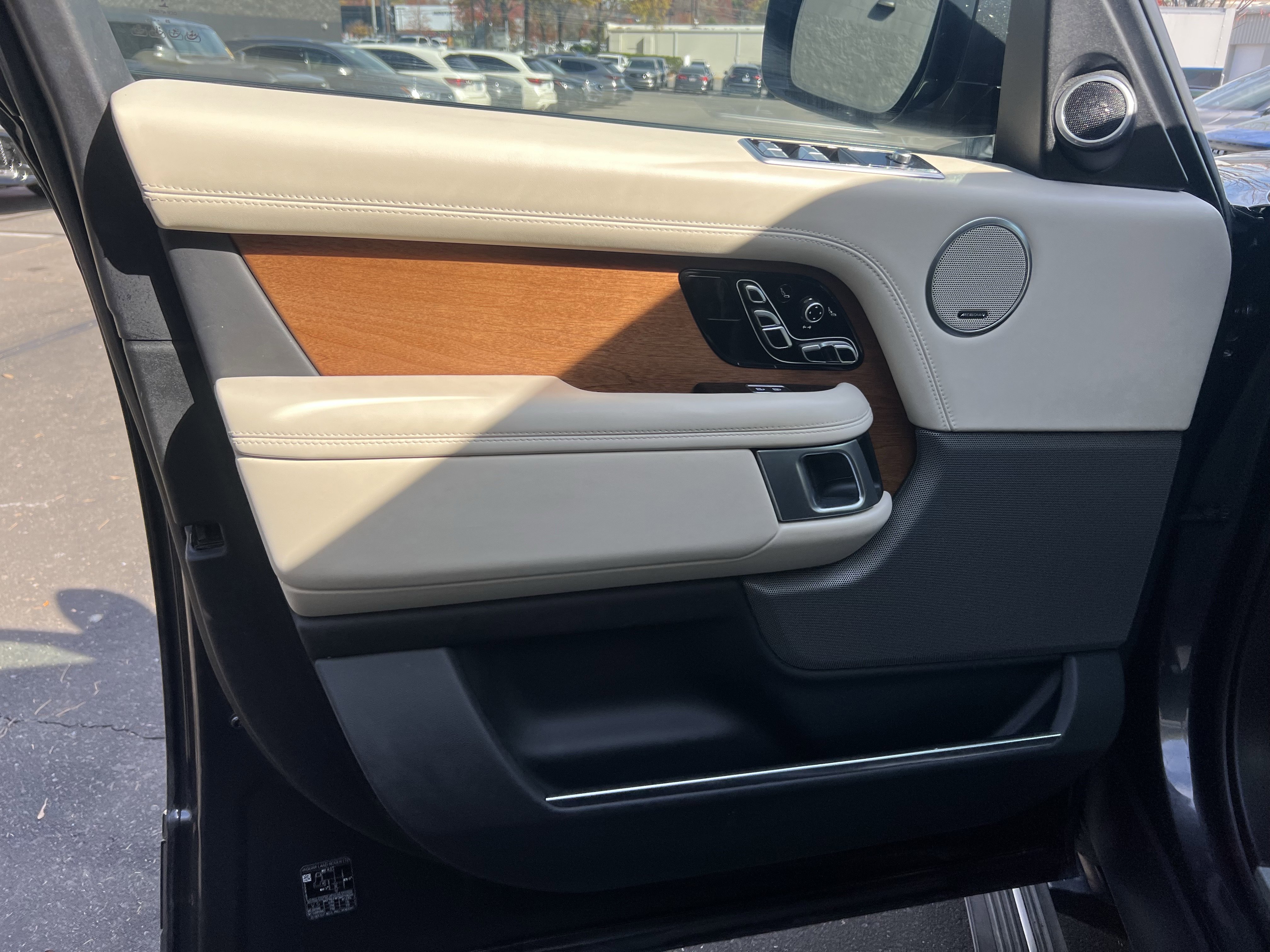 Used 2021 Land Rover Range Rover Long Wheelbase Autobiography image 9