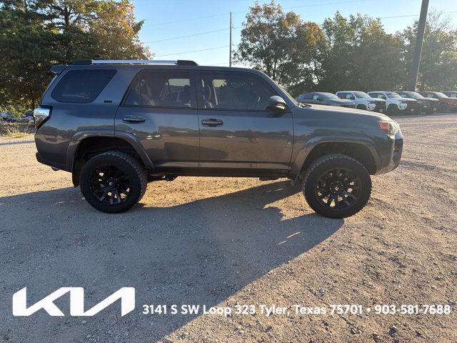 Used 2020 Toyota 4Runner SR5 AWD/4WD image 12