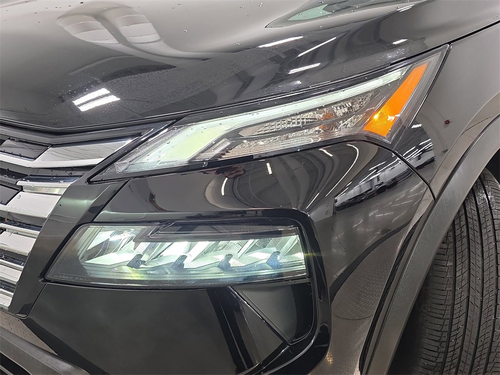 Used 2025 Nissan Rogue SV image 28