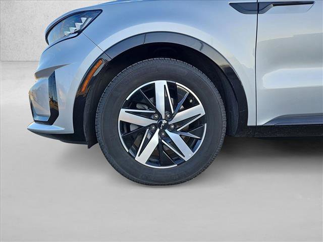 Used 2022 Kia Sorento EX w/ Panoramic Sunroof Package image 26