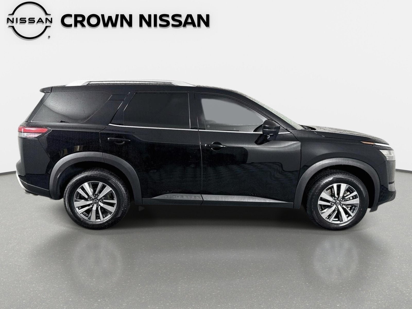 Used 2024 Nissan Pathfinder SL FWD image 4