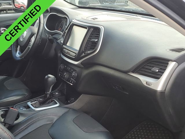 Used 2017 Jeep Cherokee Trailhawk w/ Comfort & Convenience Group AWD/4WD image 29