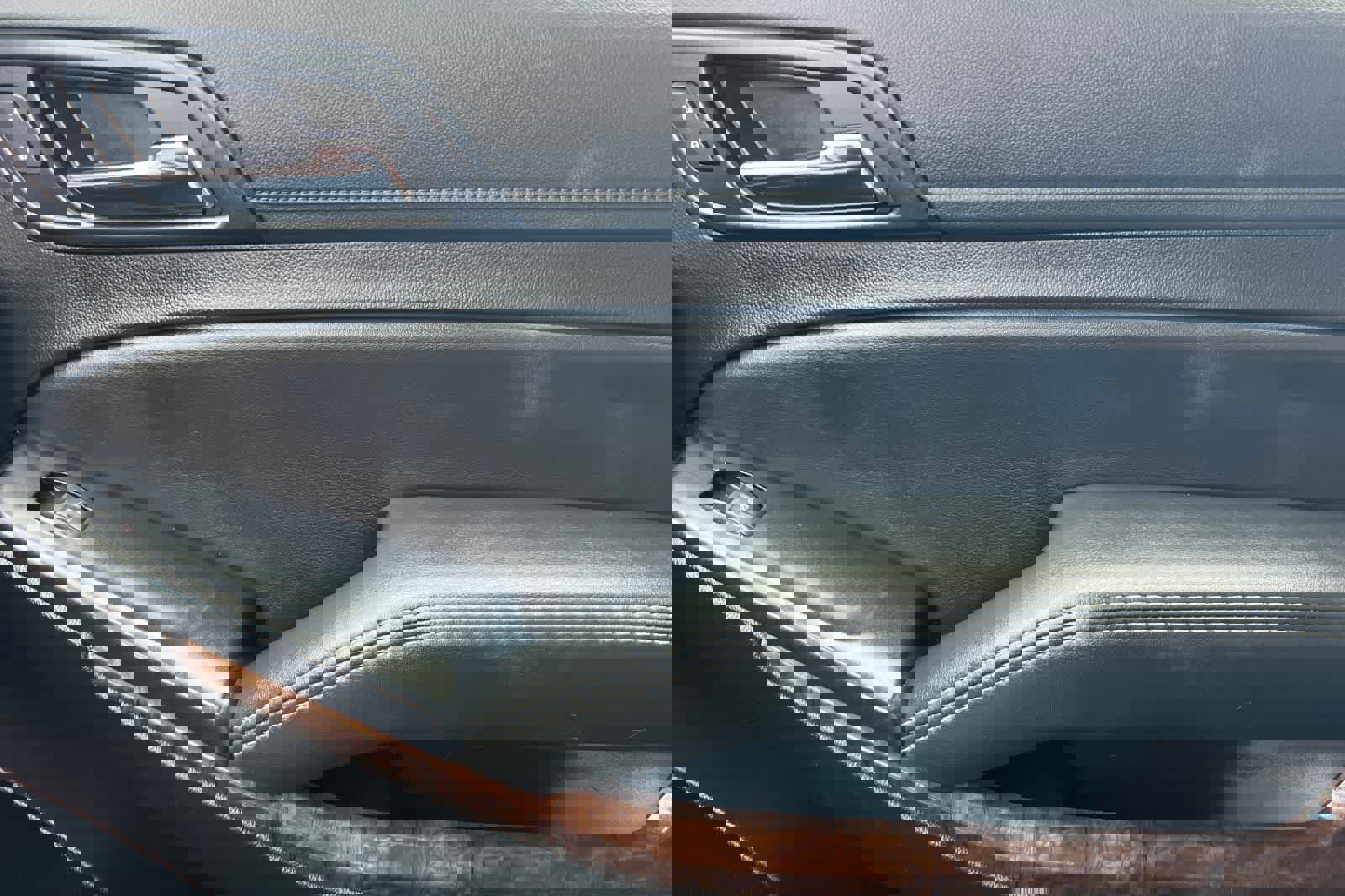 Used 2019 Chevrolet Suburban LT image 22