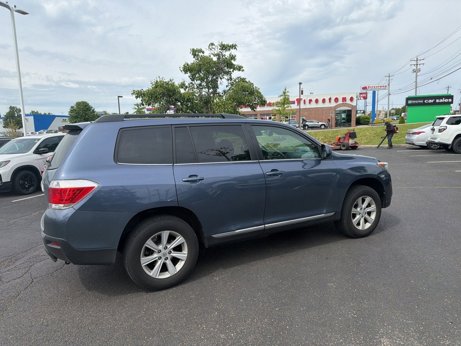 Used 2013 Toyota Highlander SE AWD/4WD image 9
