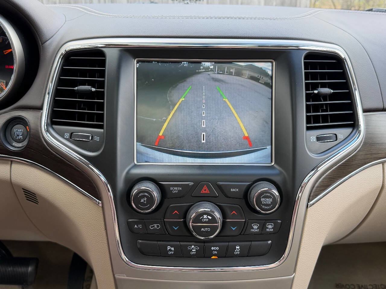 Used 2014 Jeep Grand Cherokee Overland w/ Advanced Technology Group AWD/4WD image 16