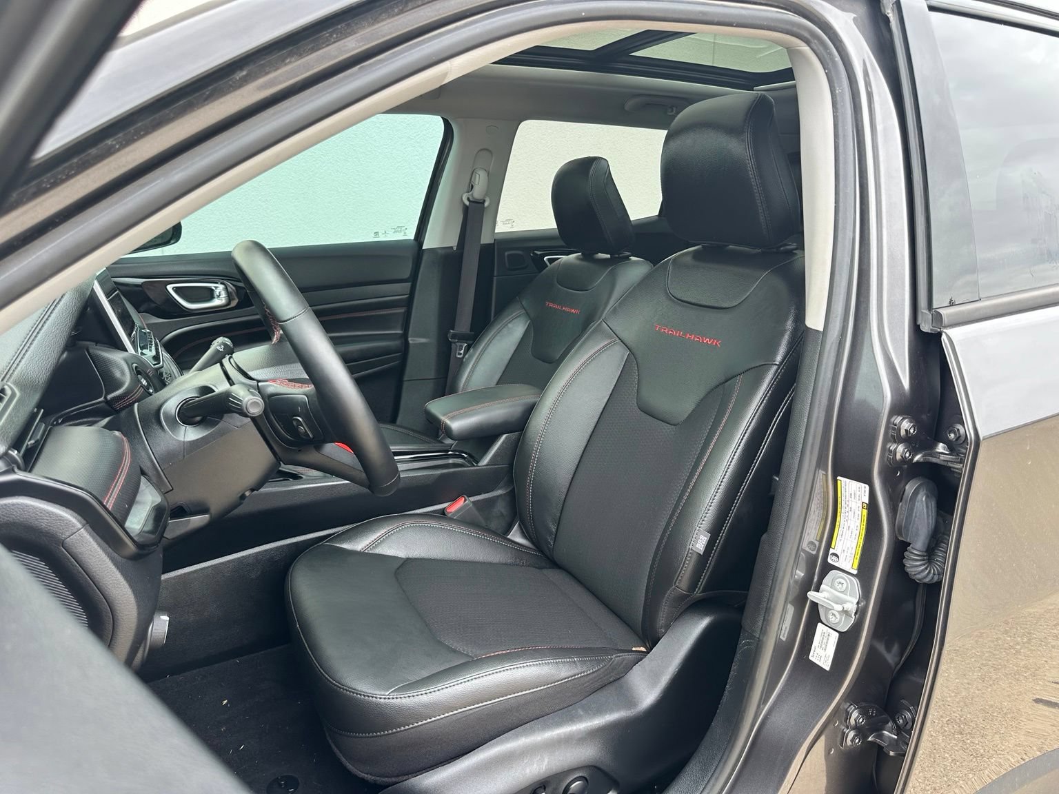 Used 2022 Jeep Compass Trailhawk w/ Sun and Sound Group AWD/4WD image 10