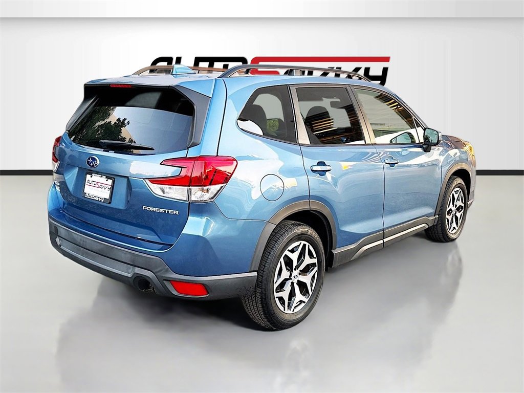 Used 2023 Subaru Forester Premium image 7