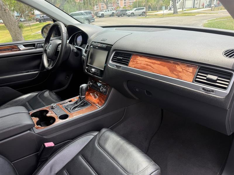 Used 2012 Volkswagen Touareg Sport AWD/4WD image 21