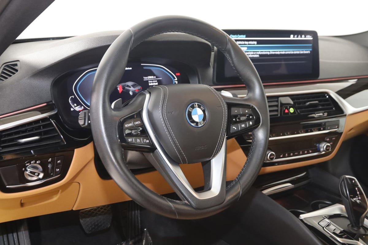 Used 2023 BMW 530e xDrive w/ Premium Package AWD/4WD image 6