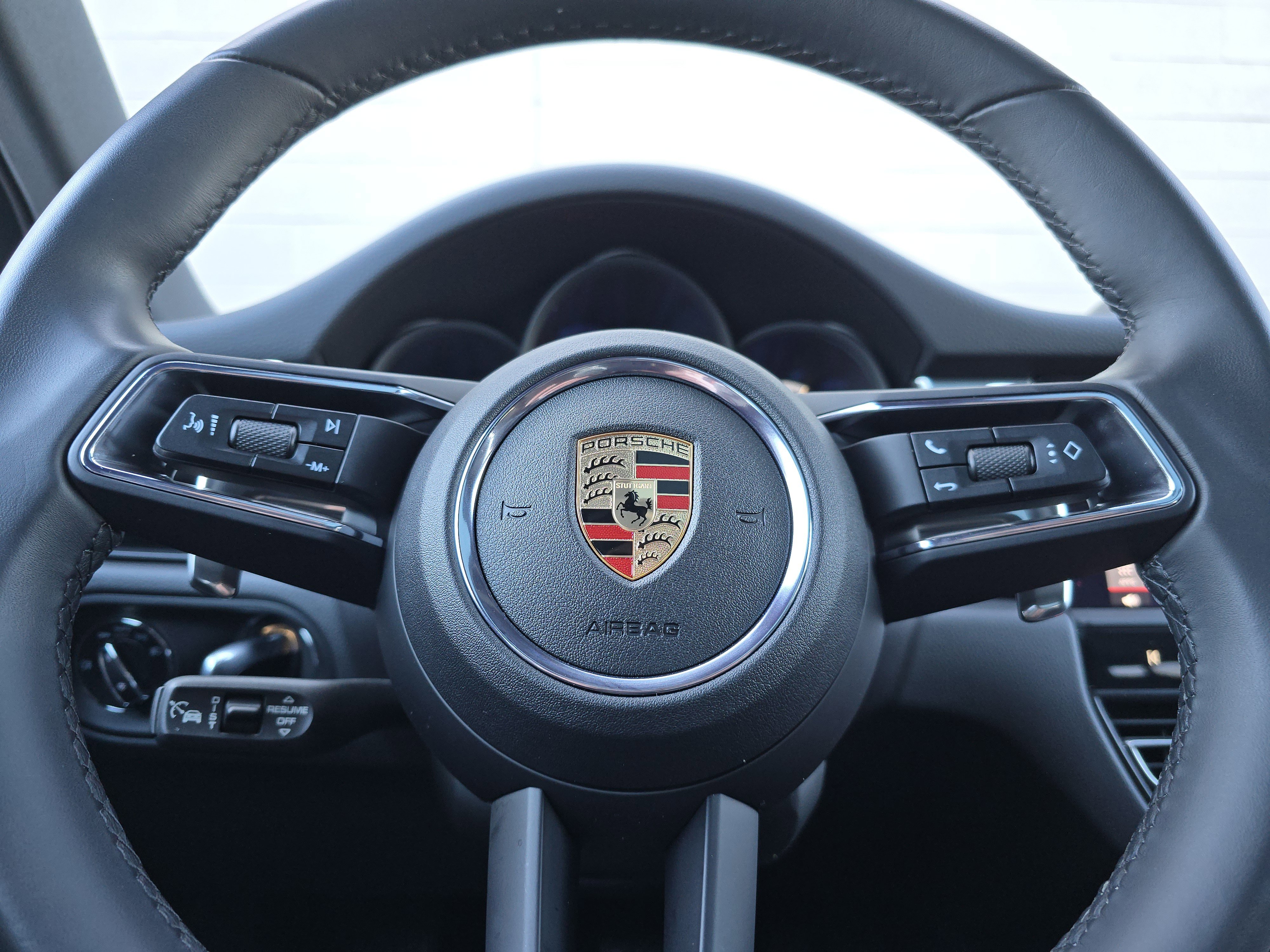 Certified 2025 Porsche Macan image 24