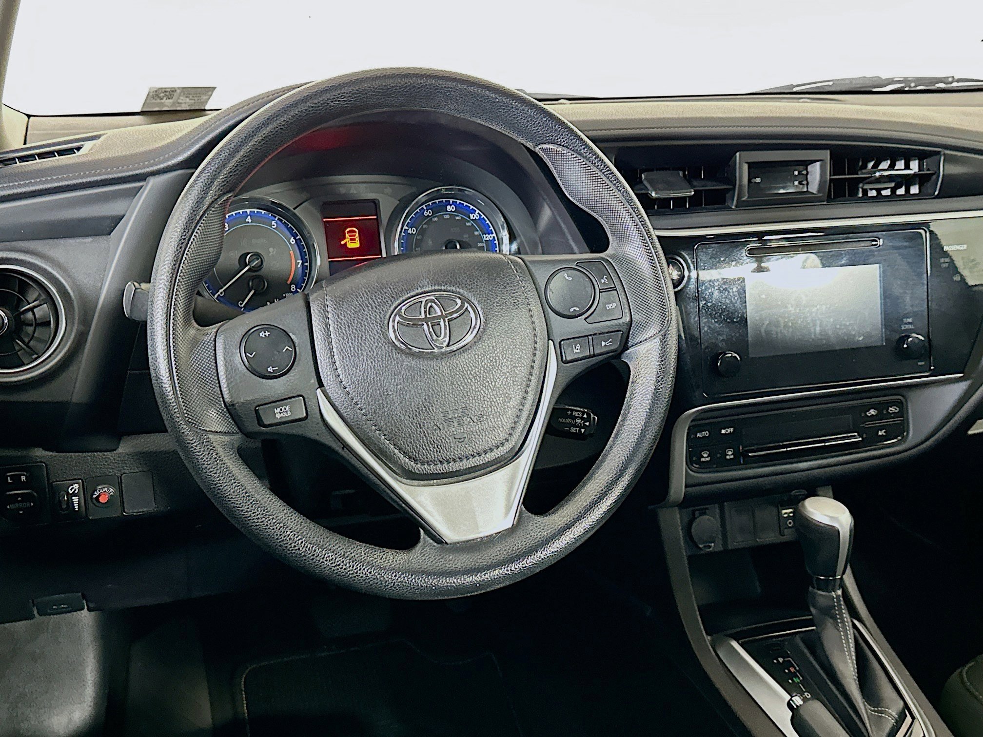 Used 2017 Toyota Corolla LE image 17