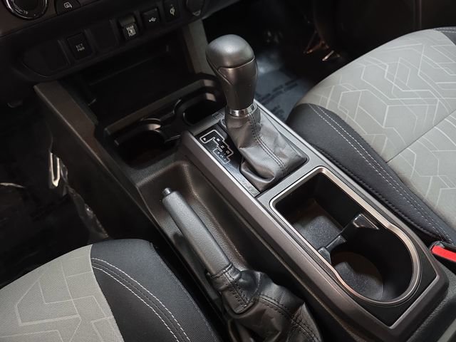 Certified 2022 Toyota Tacoma TRD Off-Road AWD/4WD image 22