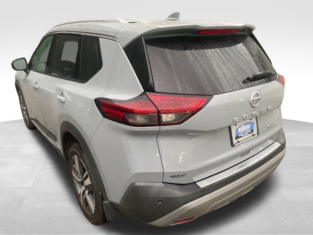 Used 2021 Nissan Rogue SL w/ Premium Package image 3