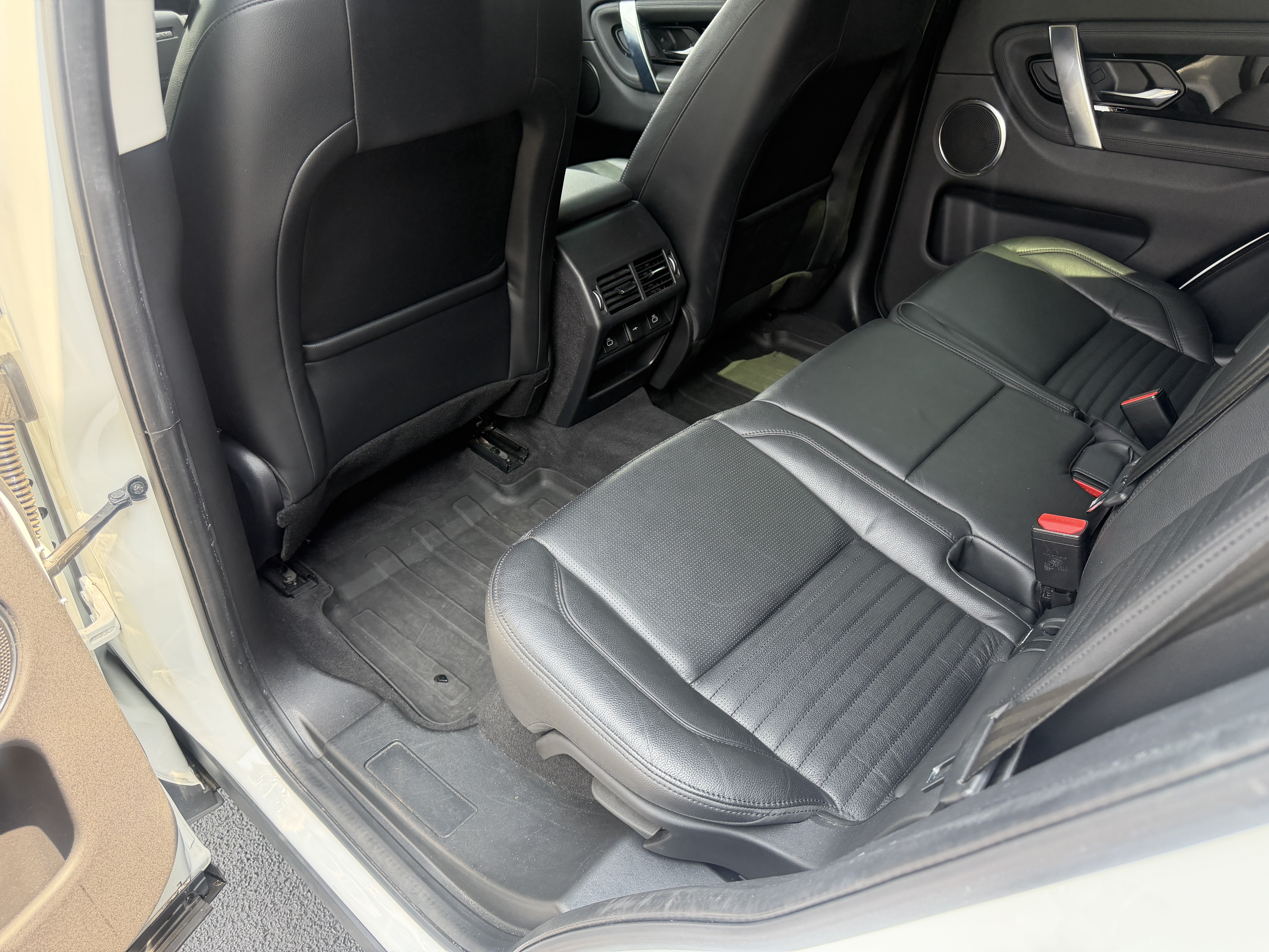 Used 2021 Land Rover Discovery Sport SE AWD/4WD image 14