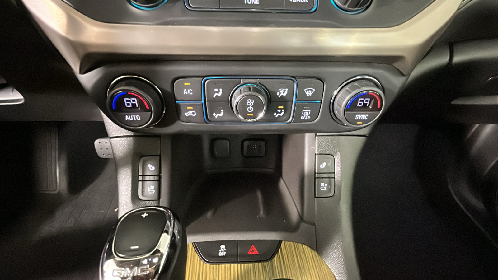 Used 2017 GMC Acadia Denali w/ Technology Package AWD/4WD image 27