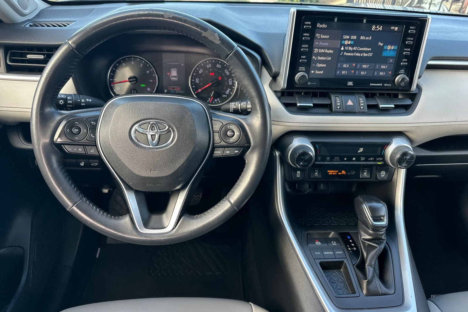 Used 2020 Toyota RAV4 XLE Premium FWD image 16
