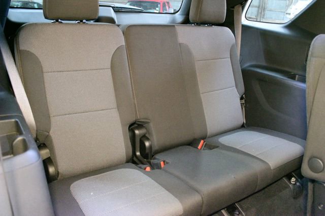 Used 2023 Chevrolet Traverse LT FWD image 15