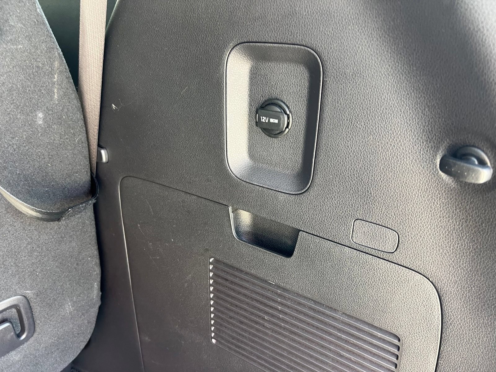 Used 2024 Kia Carnival LX FWD image 19