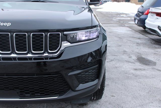 Used 2025 Jeep Grand Cherokee Laredo w/ Luxury Tech Group I AWD/4WD image 41