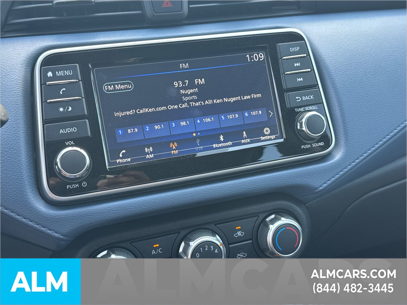 Used 2025 Nissan Versa SV w/ Trunk Package image 31