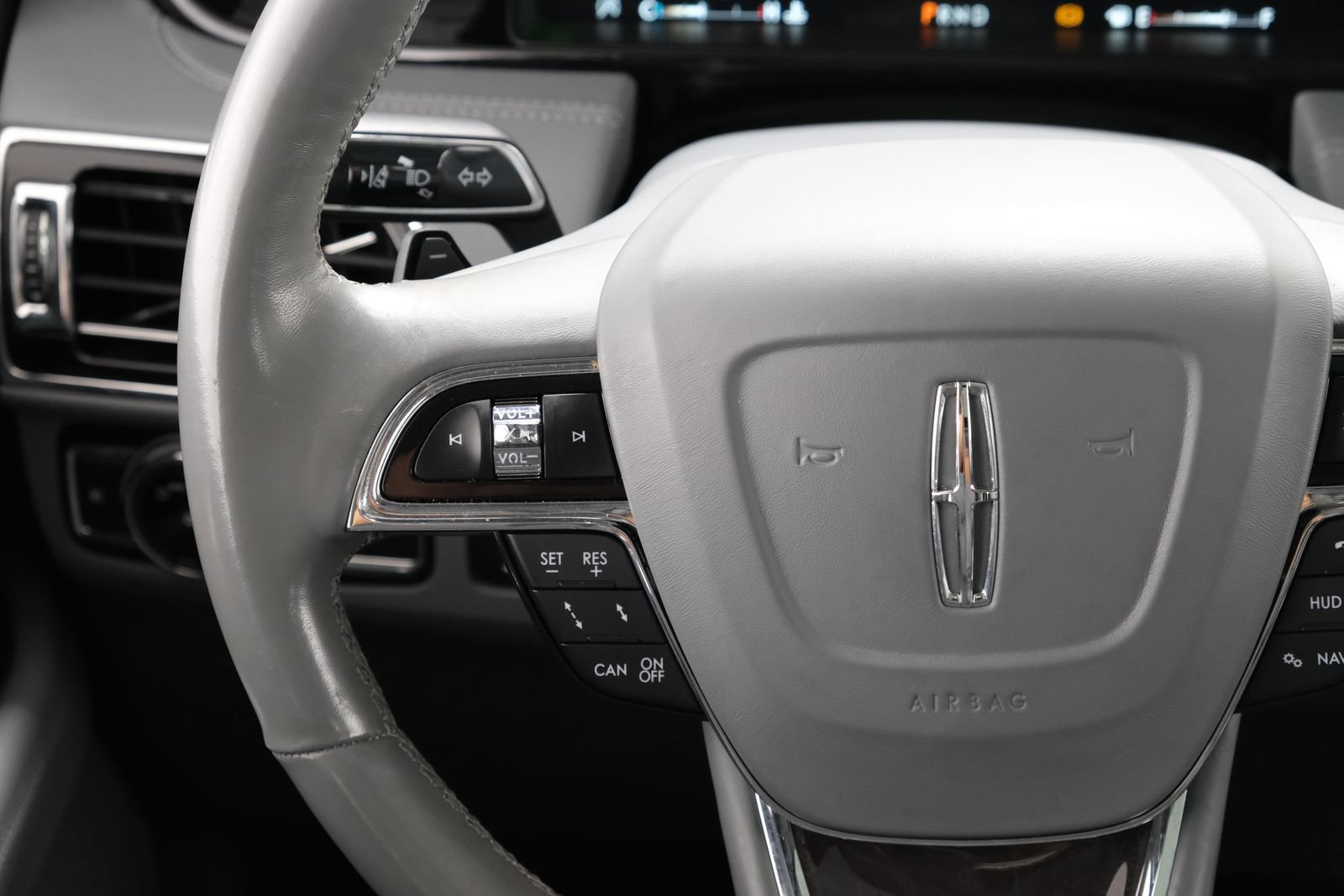 Used 2018 Lincoln Navigator Reserve w/ Technology Package AWD/4WD image 12