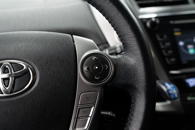 Used 2016 Toyota Prius V Four image 19