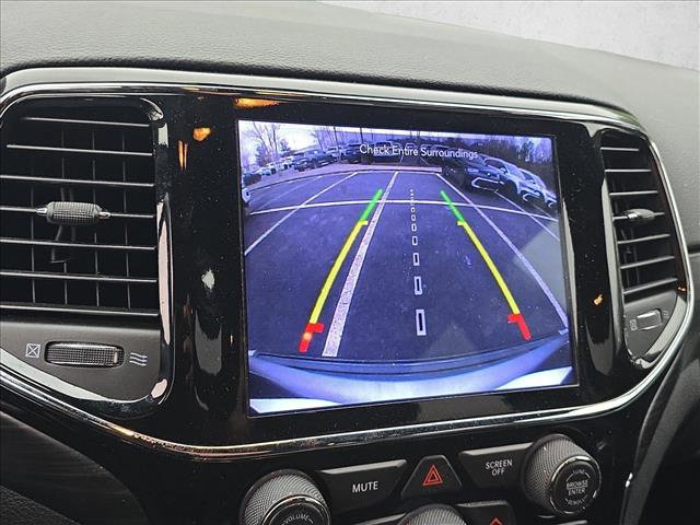 Used 2019 Jeep Grand Cherokee Altitude image 11