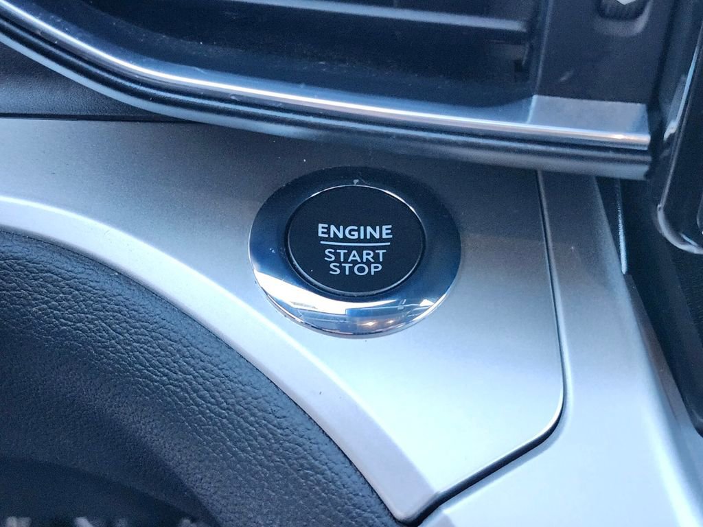 Used 2022 Ford Explorer XLT w/ Equipment Group 202A image 28