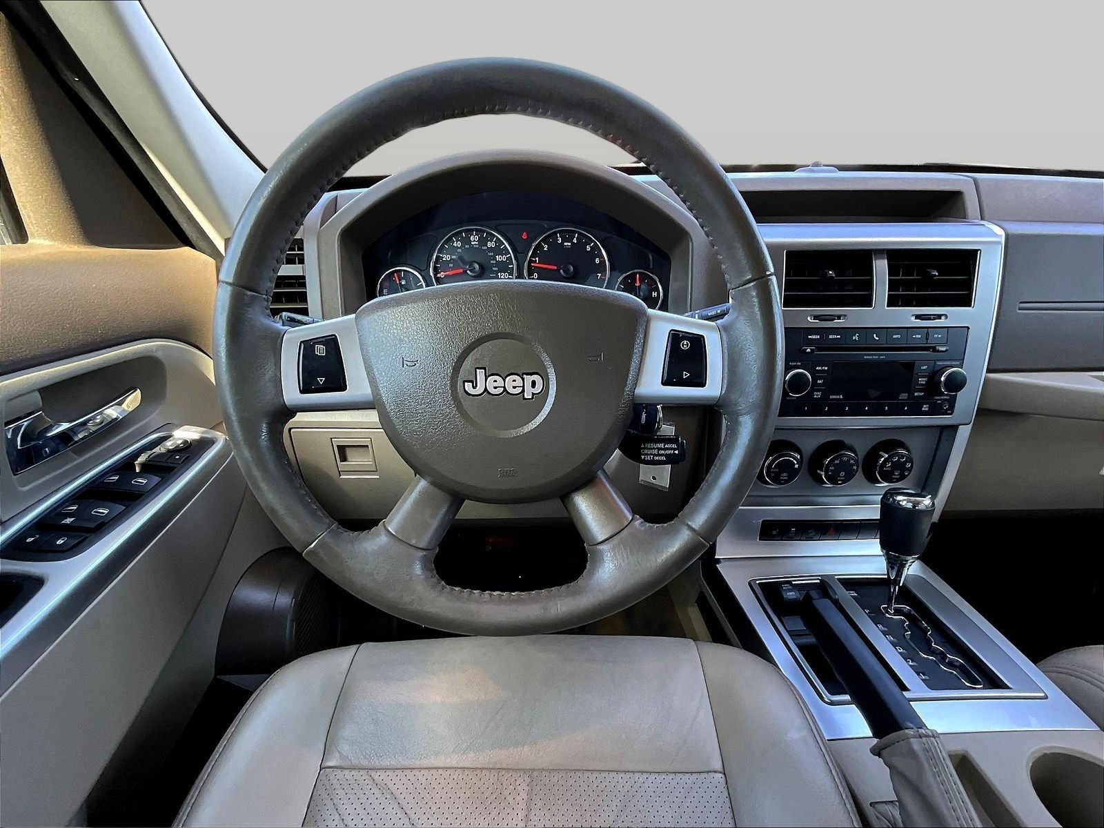 Used 2010 Jeep Liberty Limited w/ Comfort/Convenience Group AWD/4WD image 11
