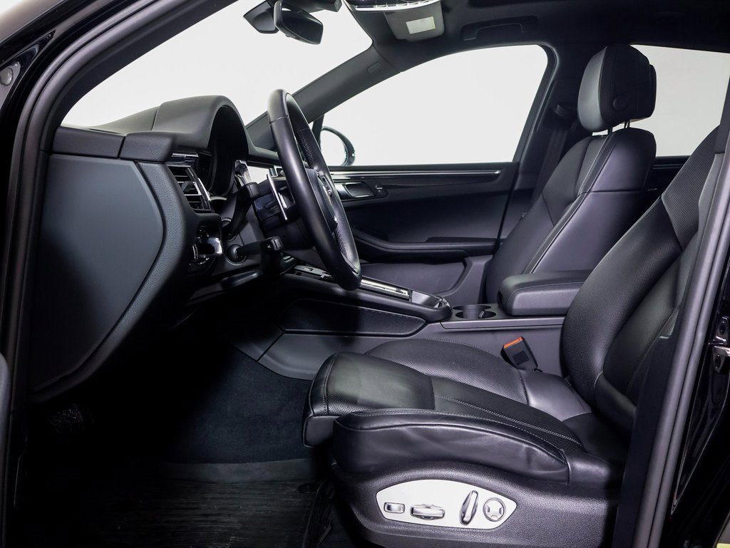 Used 2025 Porsche Macan image 5