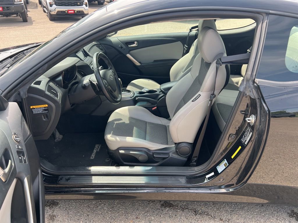 Used 2016 Hyundai Genesis 3.8 RWD image 19
