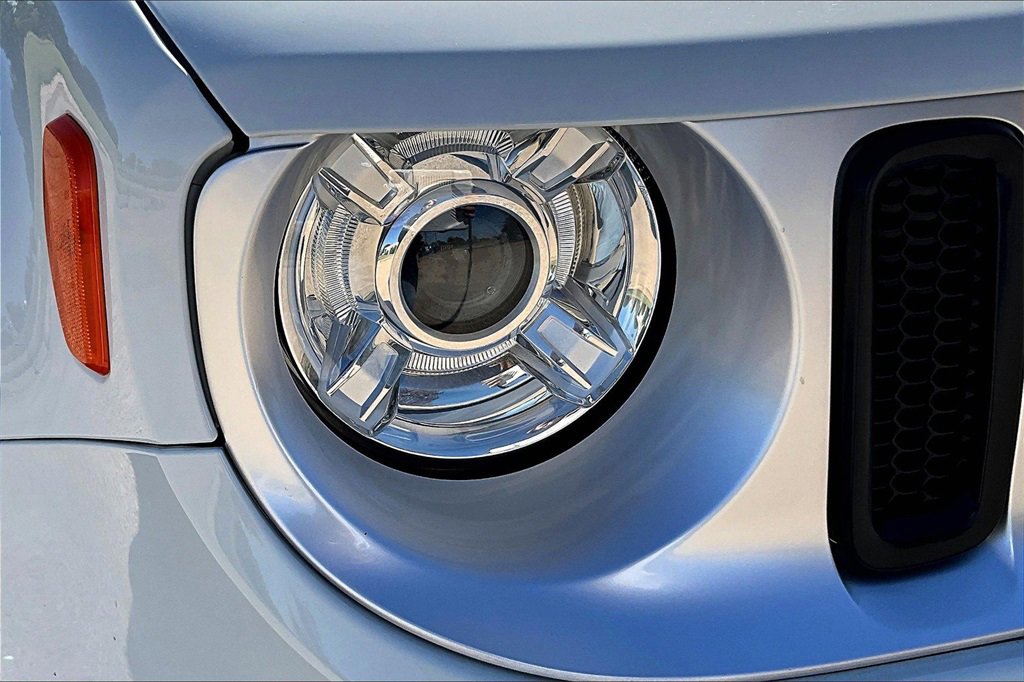 Used 2018 Jeep Renegade Limited w/ Safety & Security Group image 29