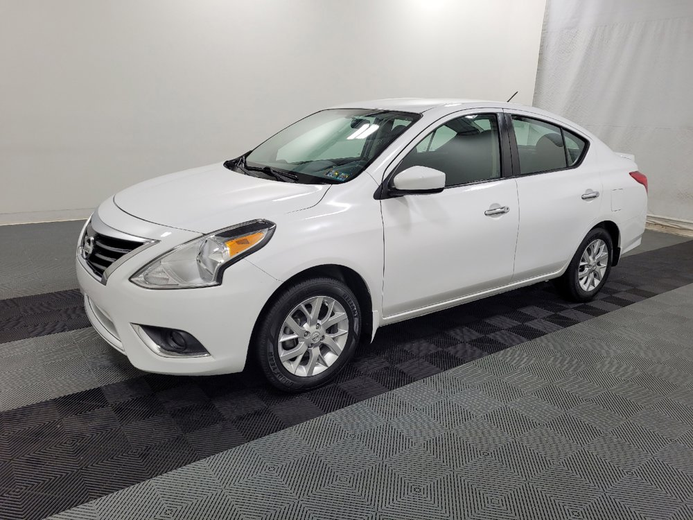 Used 2016 Nissan Versa SV w/ SV Appearance Package FWD image 2